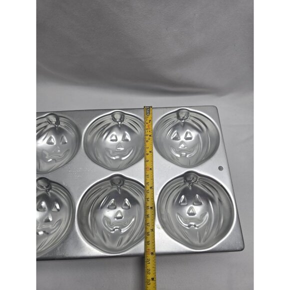Wilton Vintage Halloween Pumpkin Cupcake Pan 1983 Cake Muffin Baking Mold - Picture 9 of 9